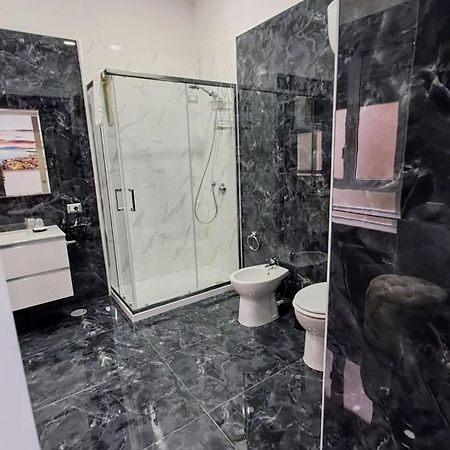 La Finestra Sul Borgo Hotel Naples Exterior photo