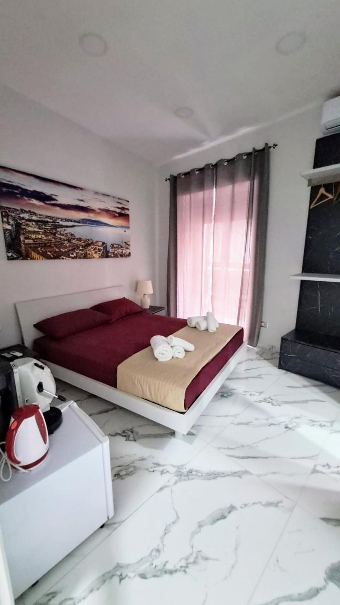 La Finestra Sul Borgo Hotel Naples Exterior photo
