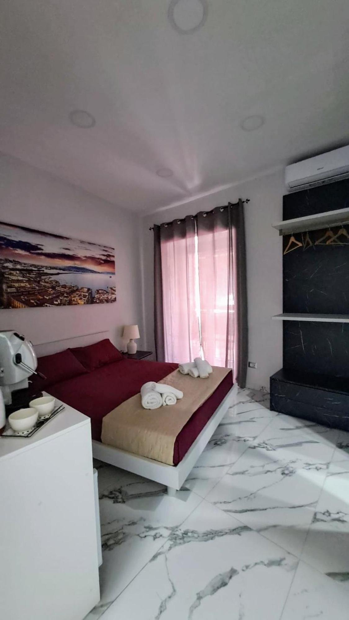 La Finestra Sul Borgo Hotel Naples Exterior photo